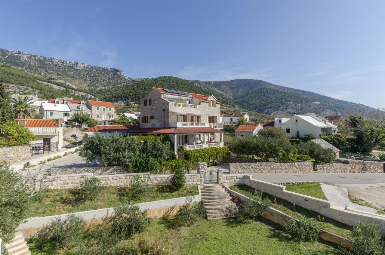 Apartments And Rooms Lea Бол Екстер'єр фото