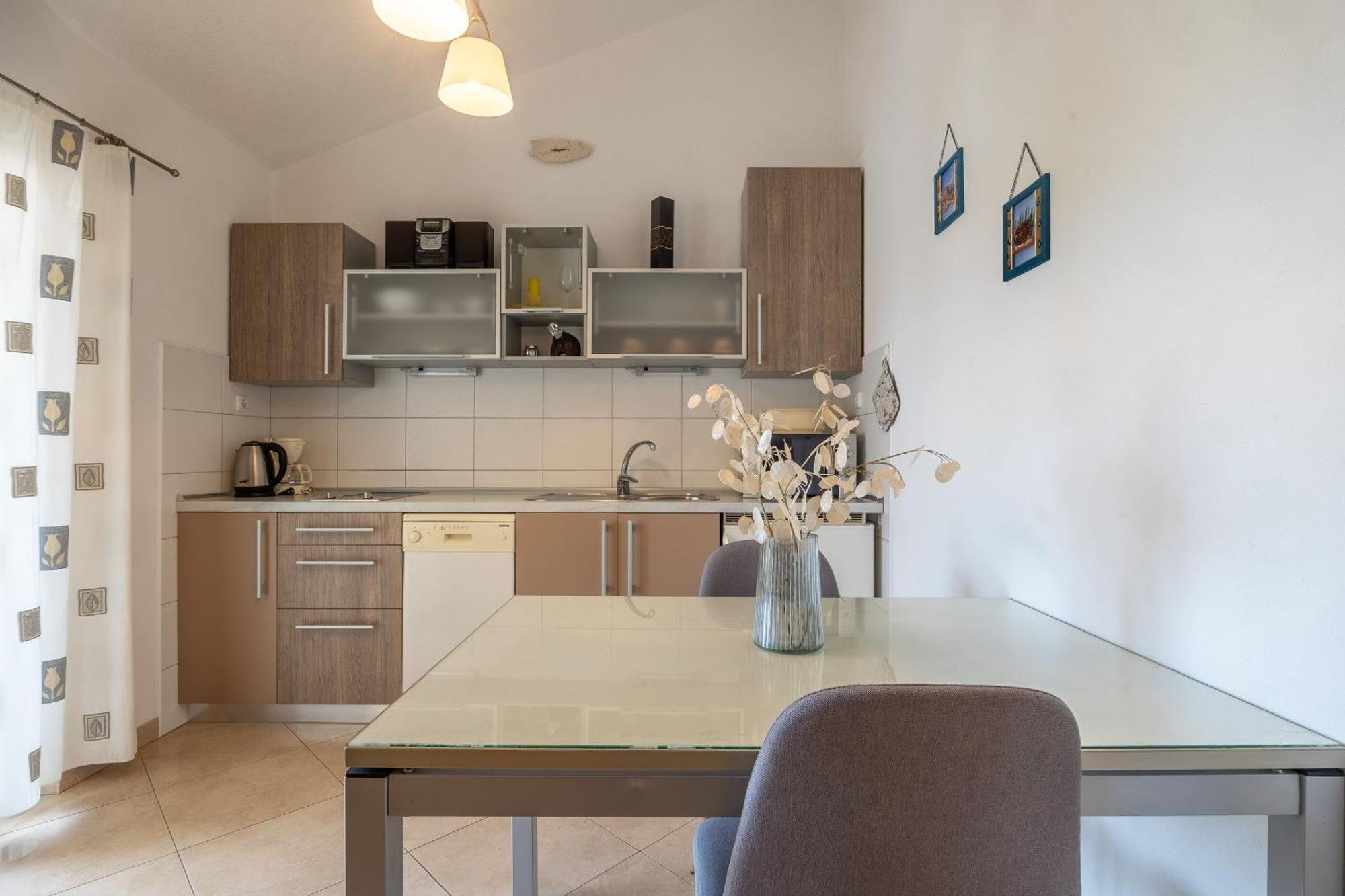 Apartments And Rooms Lea Бол Екстер'єр фото