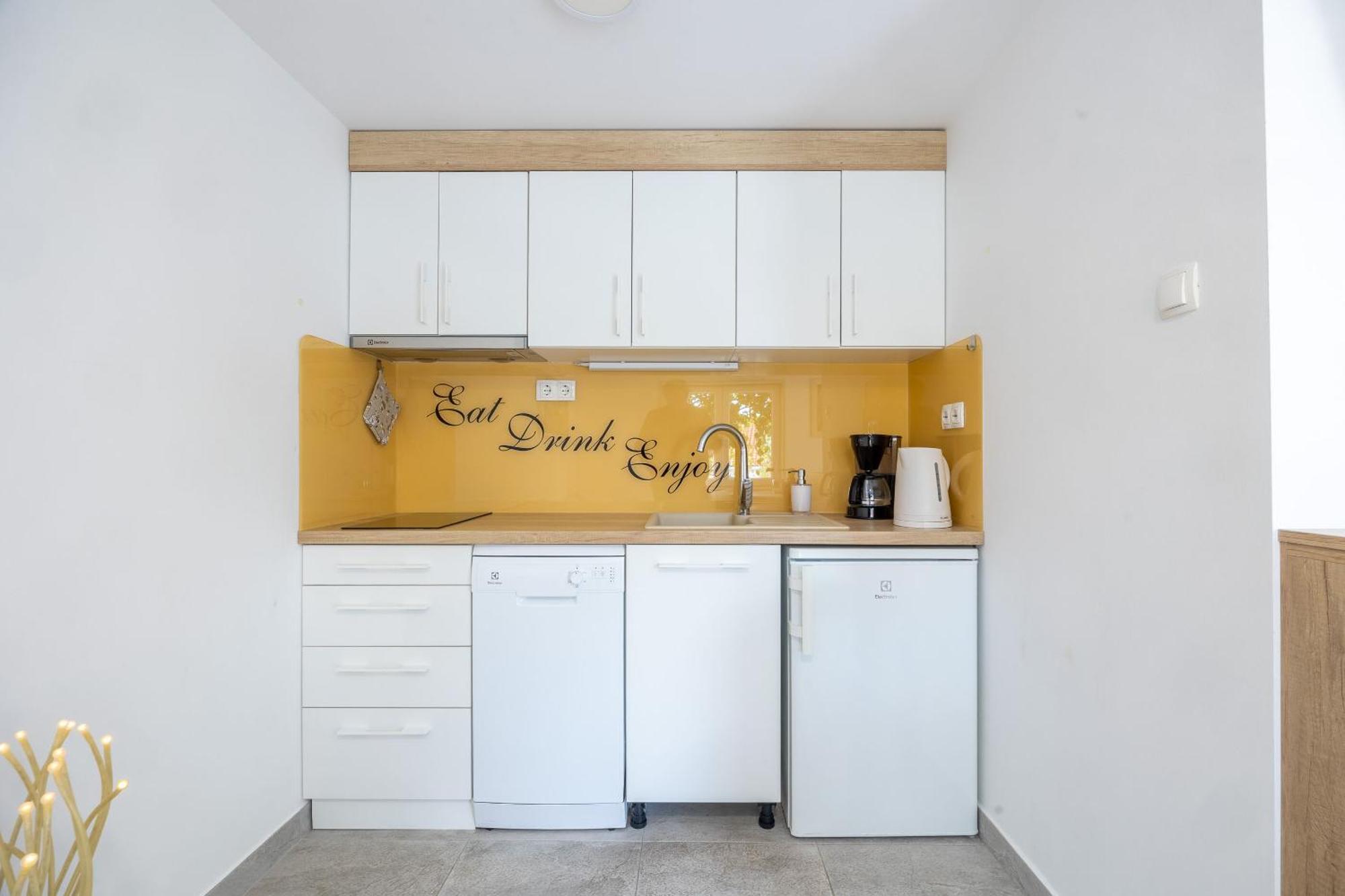 Apartments And Rooms Lea Бол Екстер'єр фото