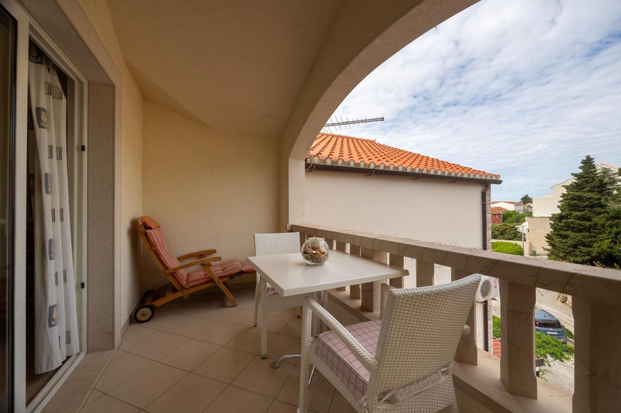 Apartments And Rooms Lea Бол Екстер'єр фото