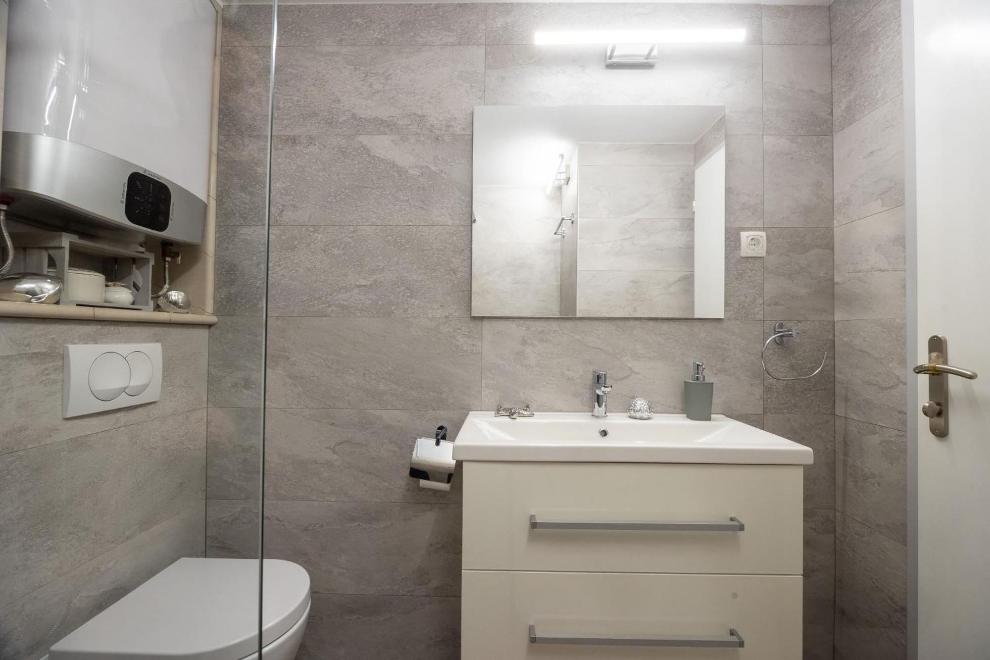 Apartments And Rooms Lea Бол Екстер'єр фото