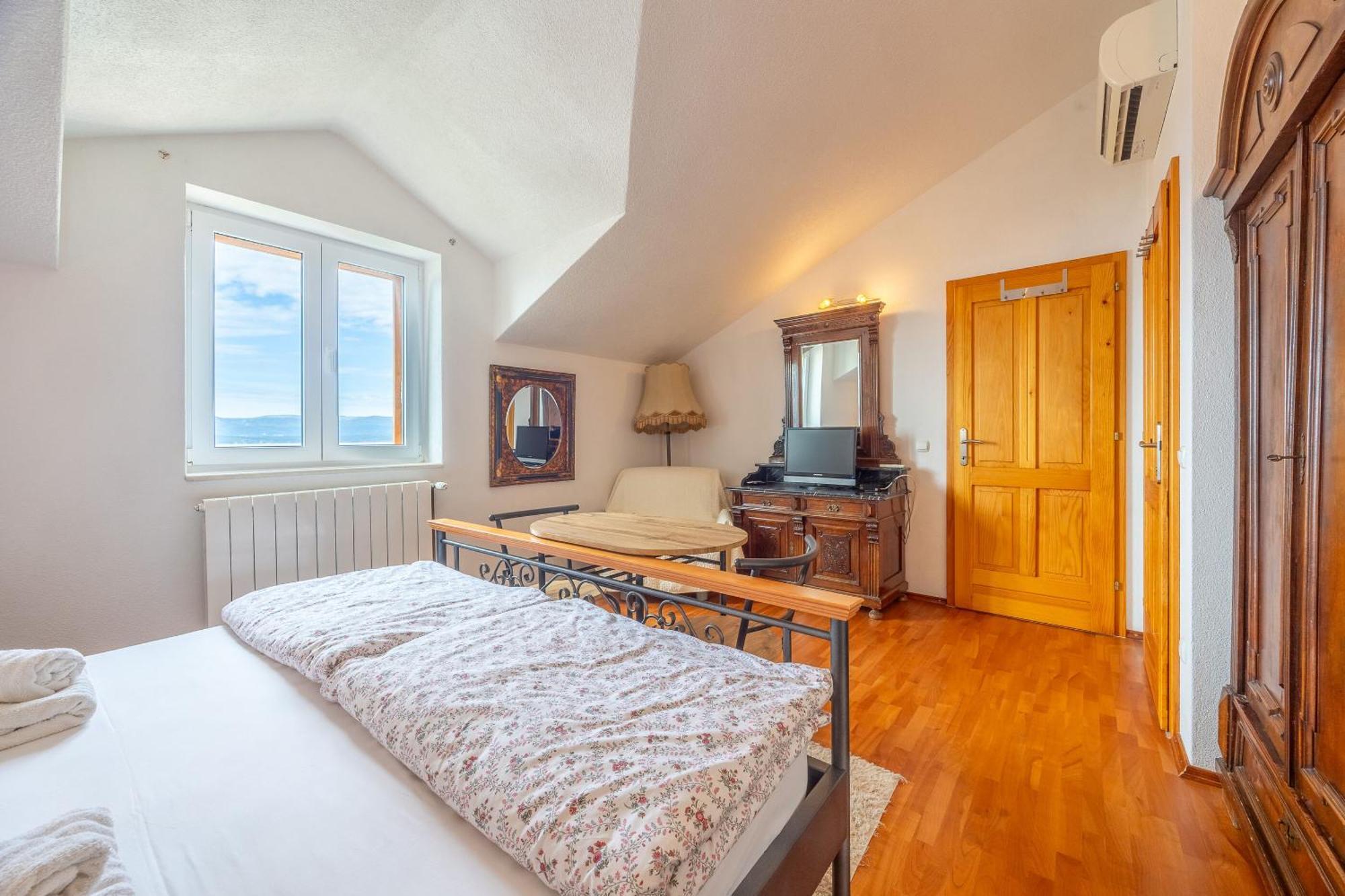 Apartments And Rooms Lea Бол Екстер'єр фото