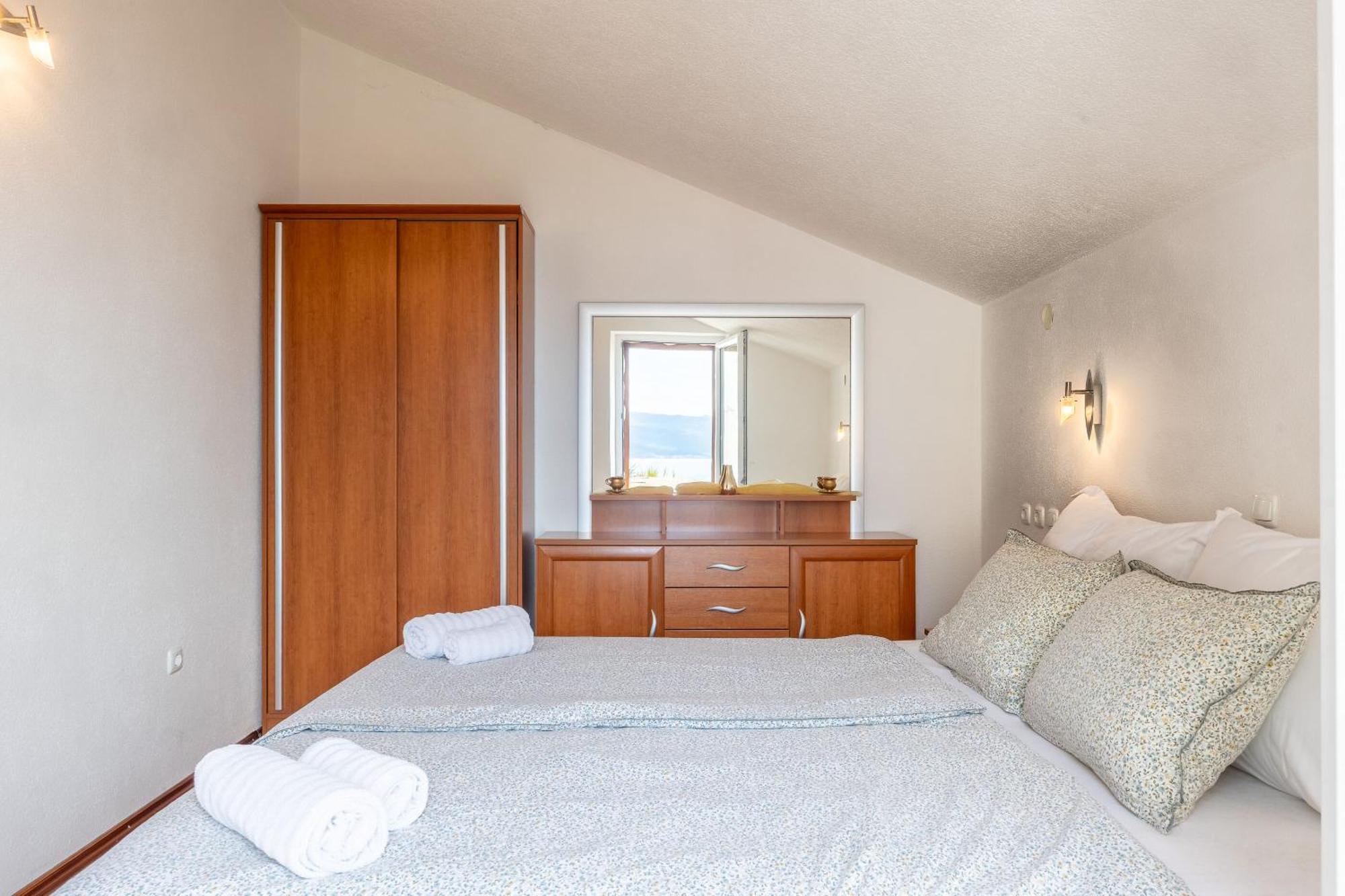 Apartments And Rooms Lea Бол Екстер'єр фото