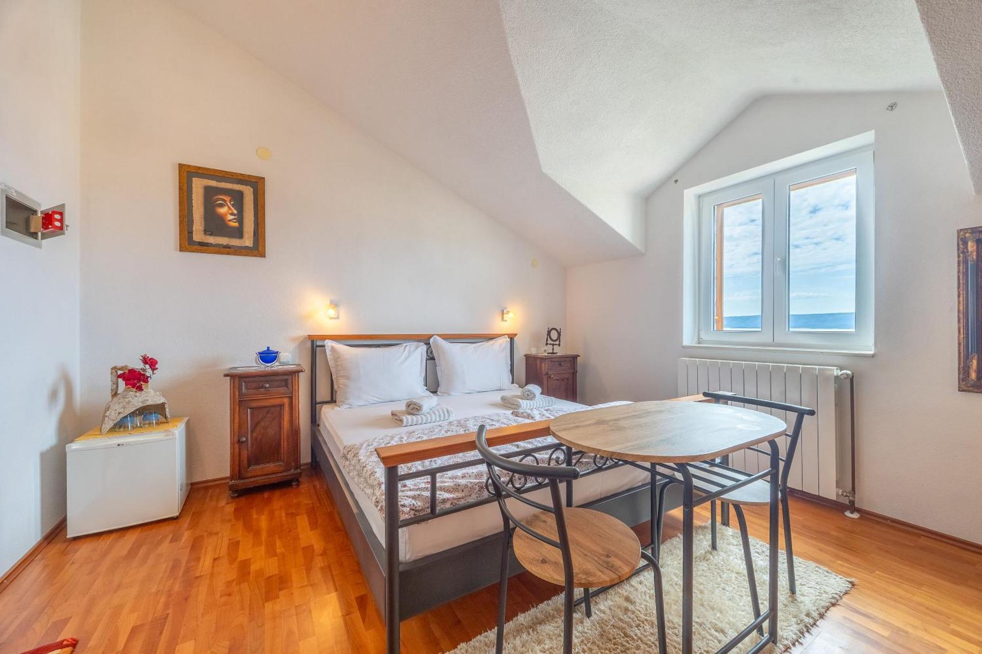 Apartments And Rooms Lea Бол Екстер'єр фото