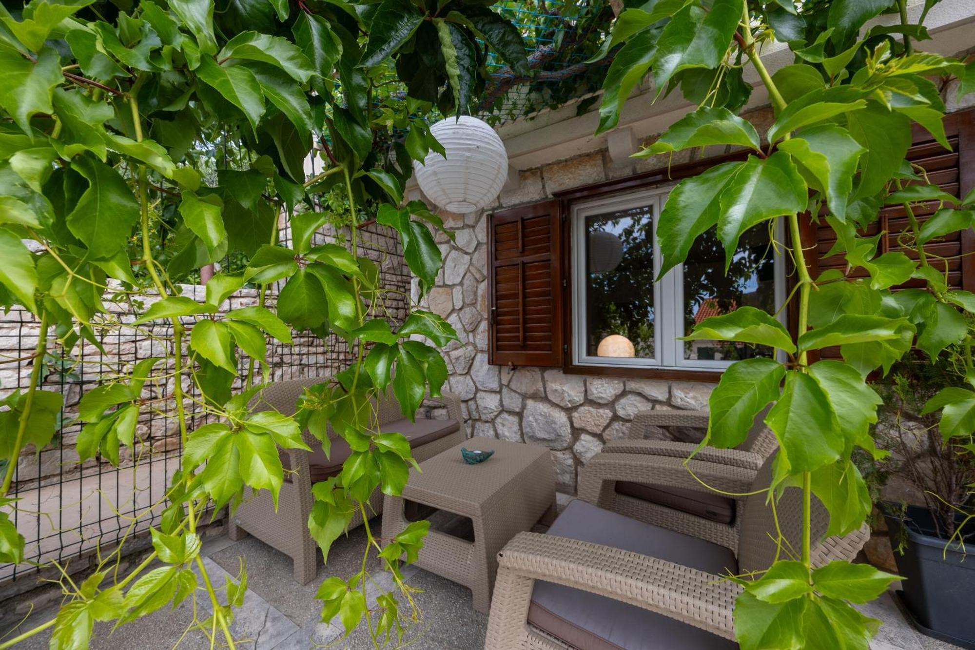 Apartments And Rooms Lea Бол Екстер'єр фото