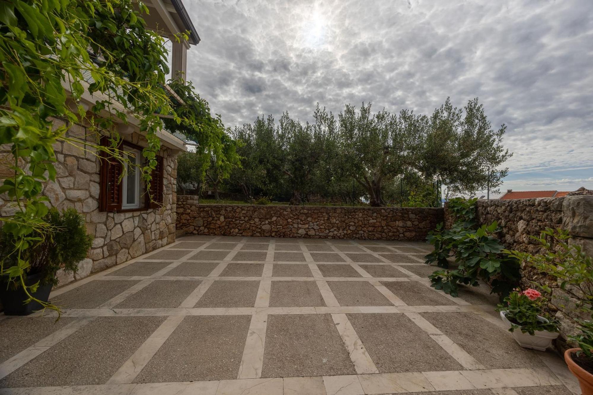 Apartments And Rooms Lea Бол Екстер'єр фото