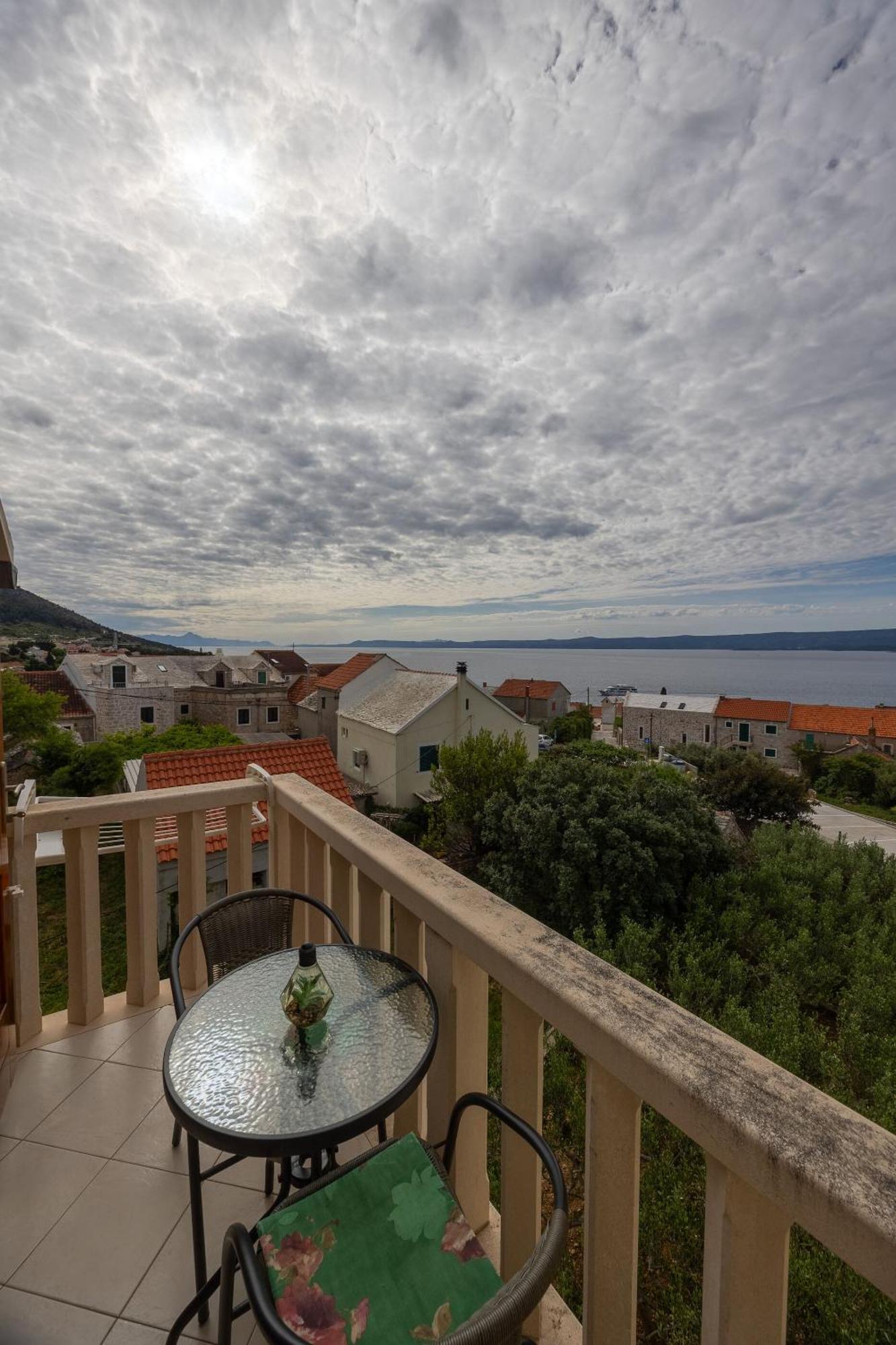 Apartments And Rooms Lea Бол Екстер'єр фото