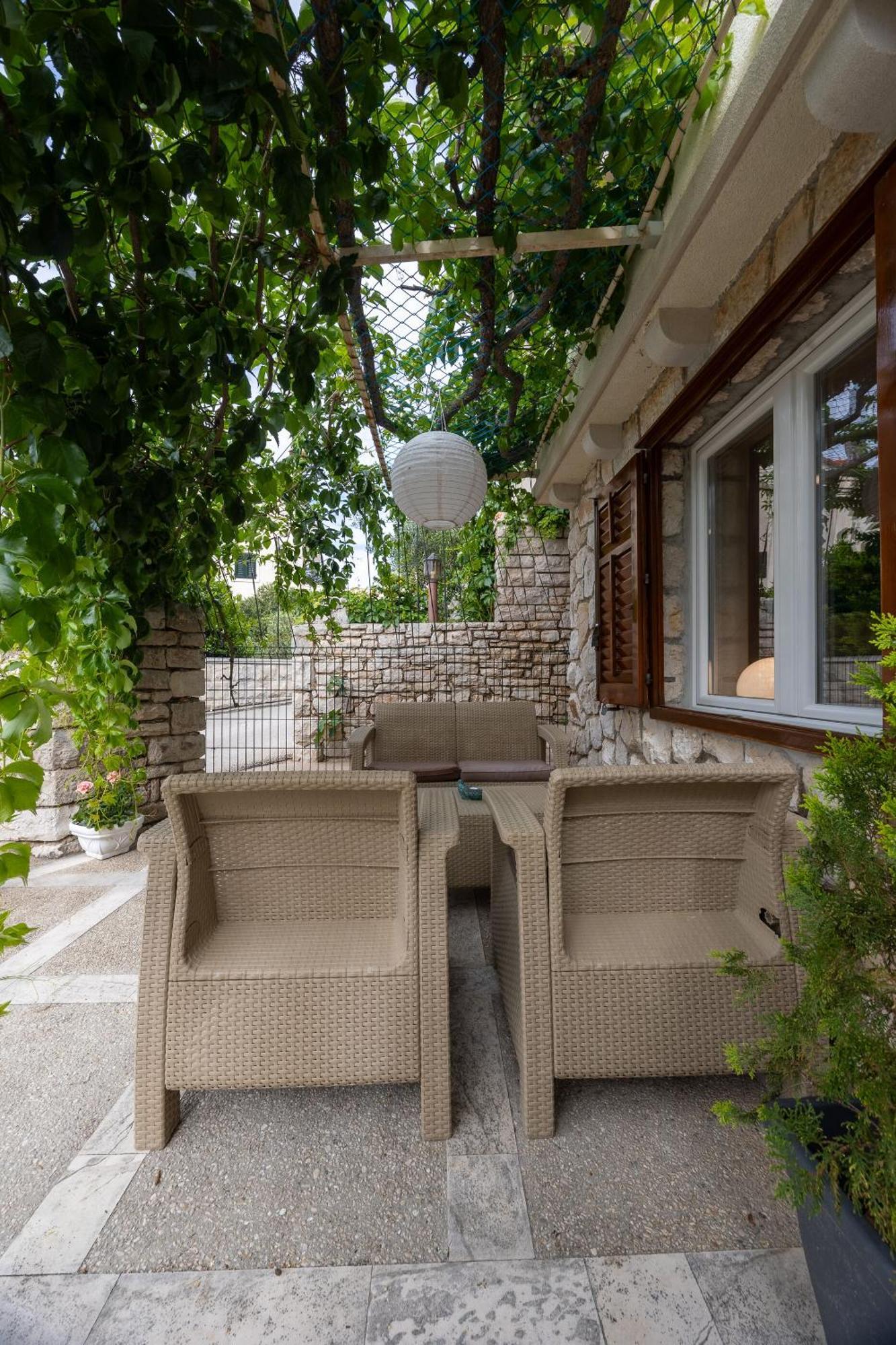 Apartments And Rooms Lea Бол Екстер'єр фото