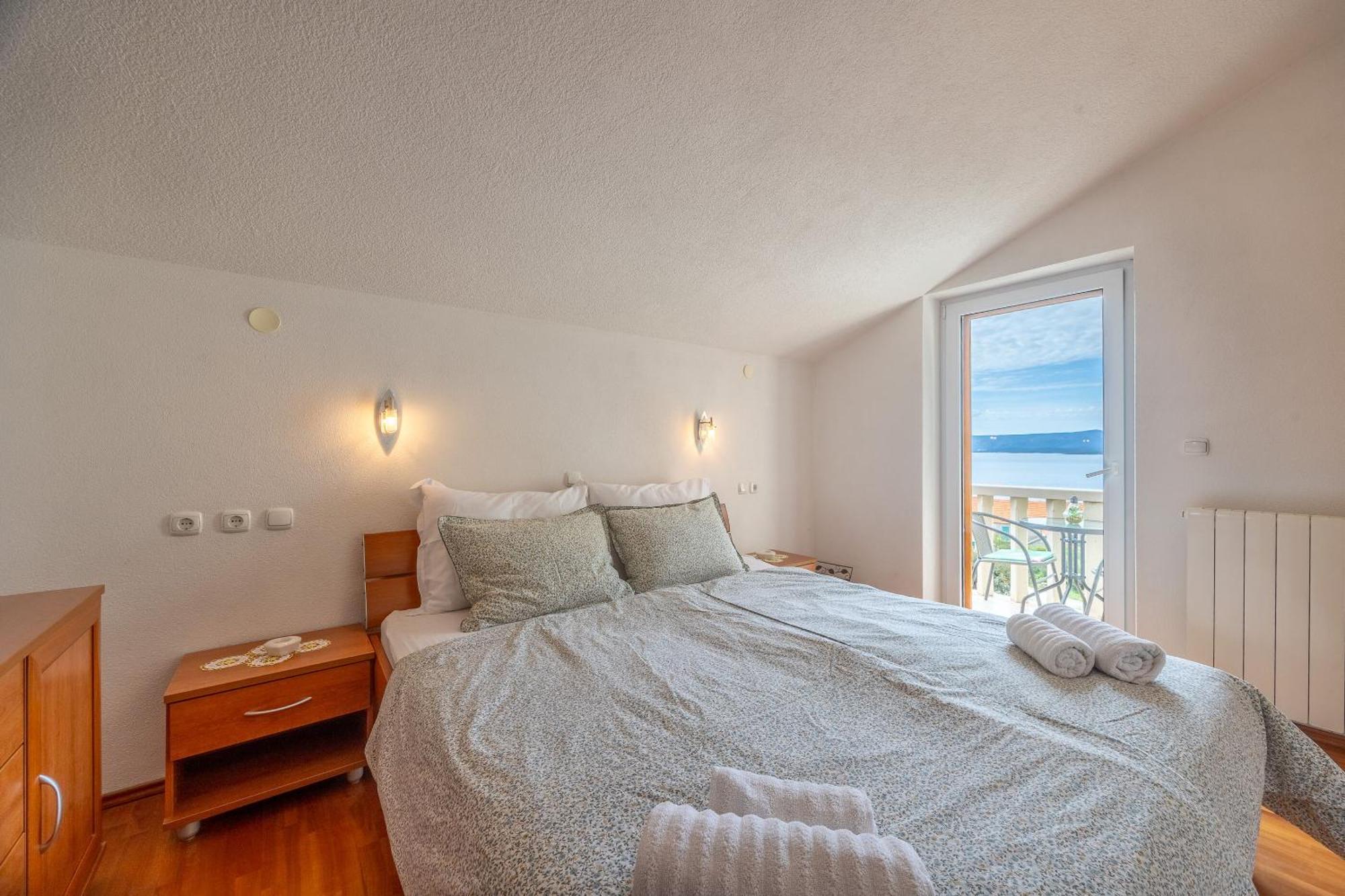 Apartments And Rooms Lea Бол Екстер'єр фото