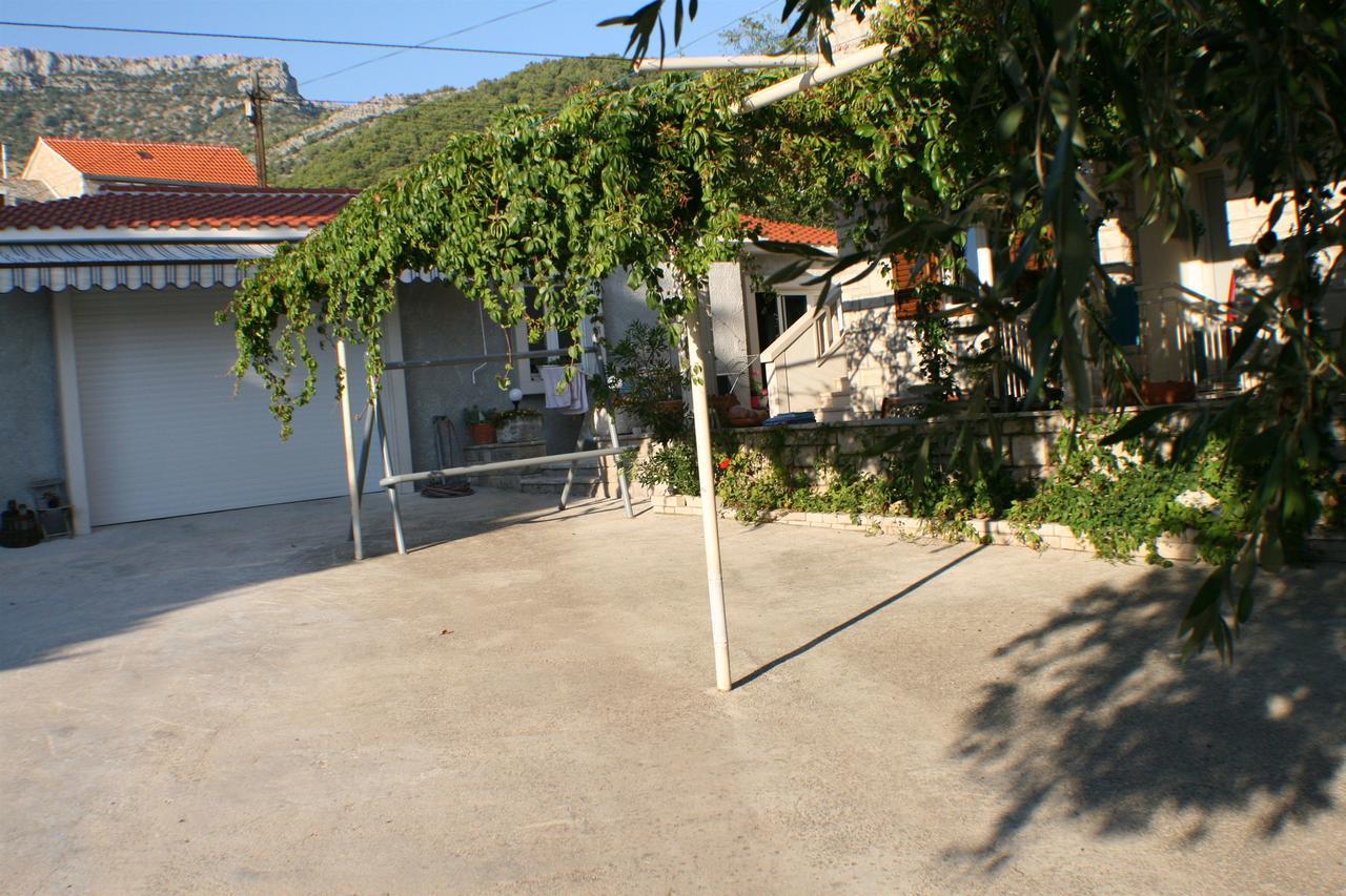 Apartments And Rooms Lea Бол Екстер'єр фото