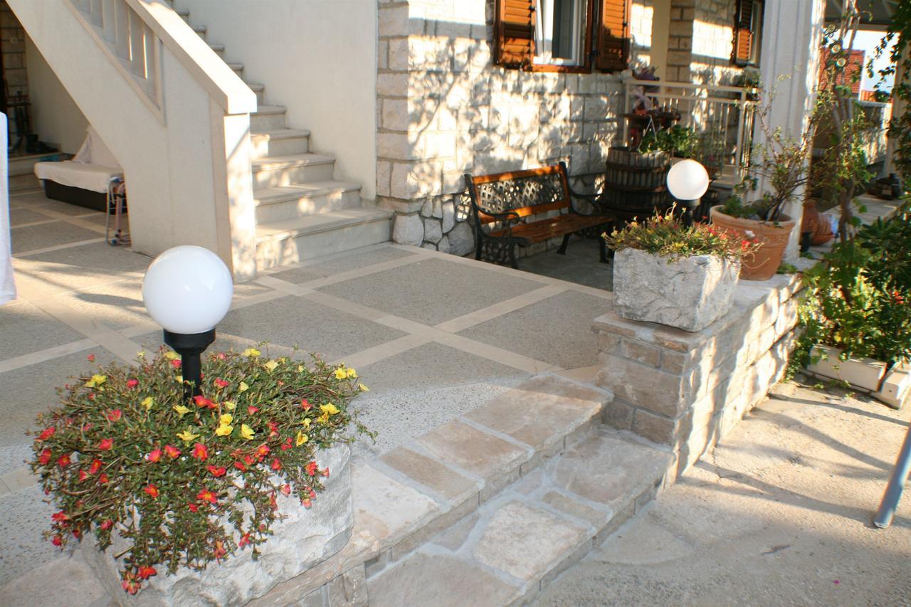 Apartments And Rooms Lea Бол Екстер'єр фото