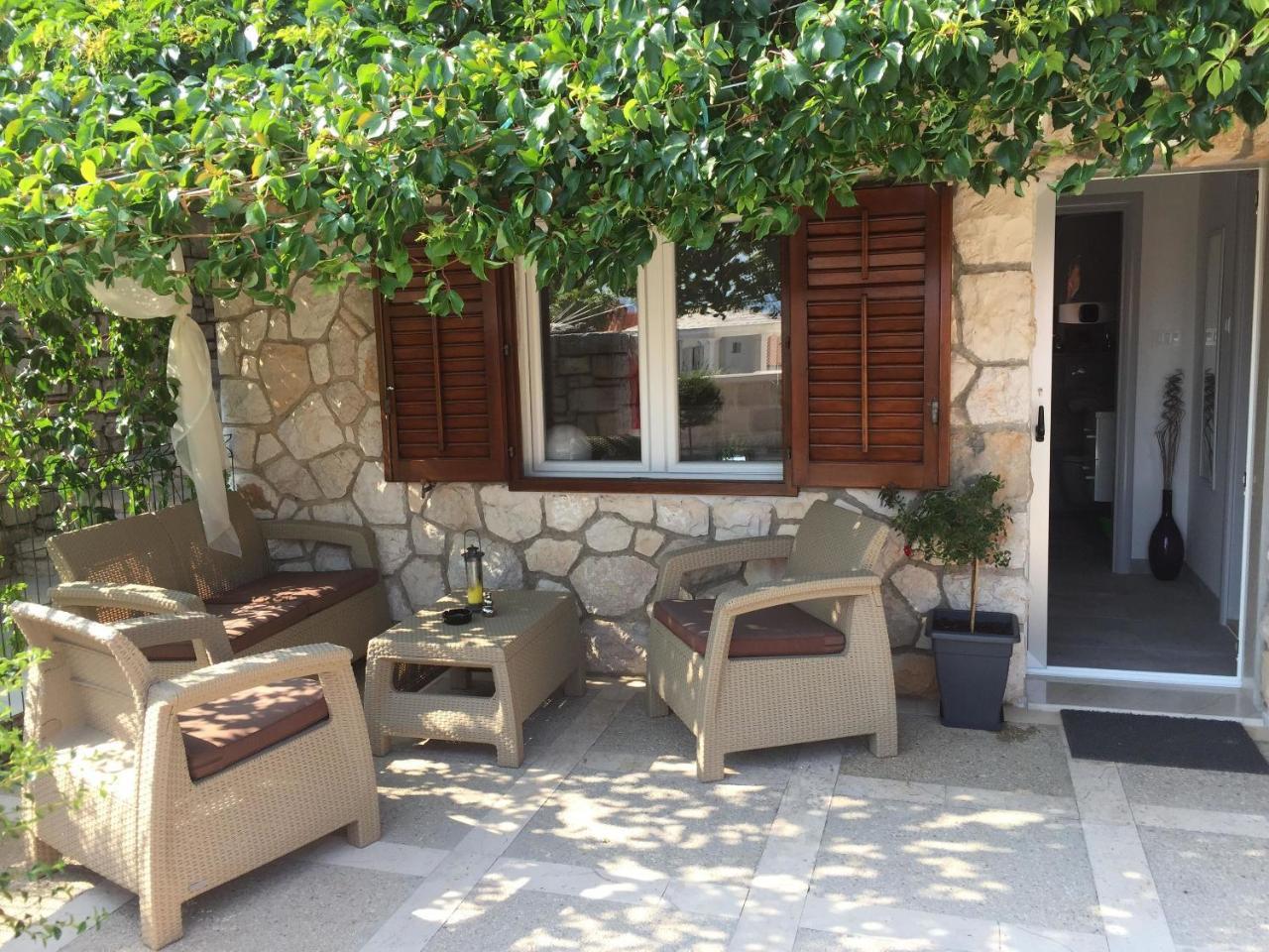 Apartments And Rooms Lea Бол Екстер'єр фото