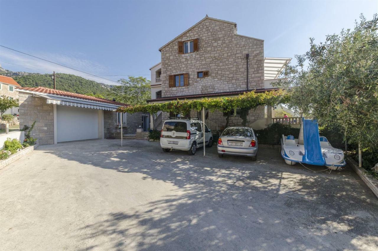 Apartments And Rooms Lea Бол Екстер'єр фото